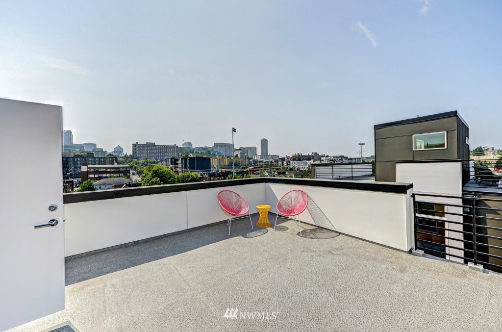 Roof Deck - 467 14th Ave (Seattle, WA)