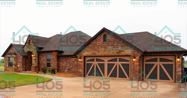 Photo - 3 Bedroom/3 Bathroom with bonus space in OKC