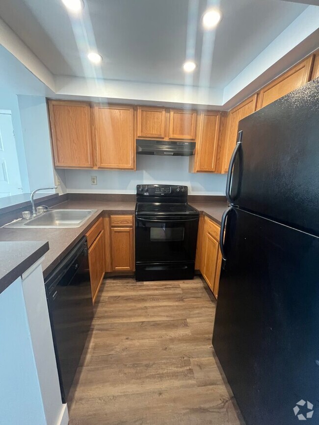 Building Photo - ONE BEDROOM ONE BATHROOM!! Waterfront Comm... Unit 23 Rental