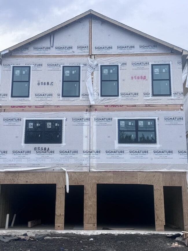 Photo - 216 Hull Ave