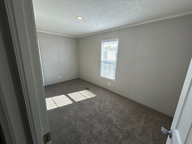 Photo - 648 Oregon St