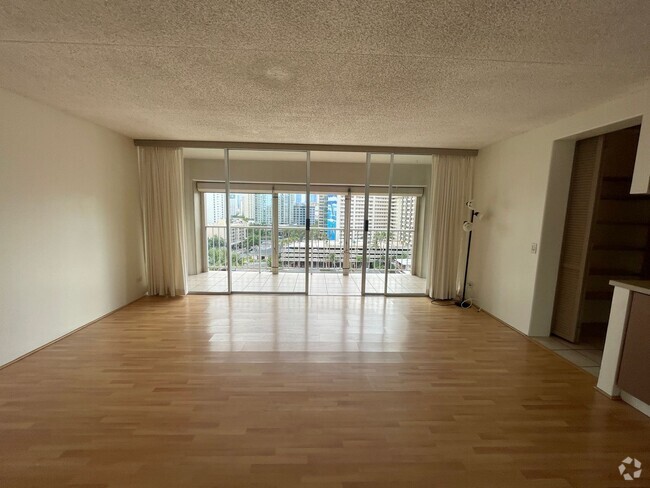 Building Photo - 2 Bedroom 1.5 Bathroom at Keoni Ana Waikik... Rental
