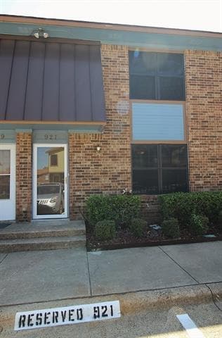 Photo - 921 Cedar Terrace