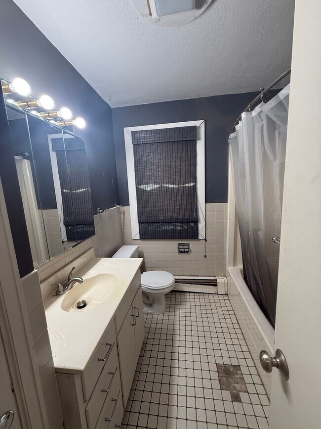 Photo - FIVE BEDROOM- Walking Distance to BSU