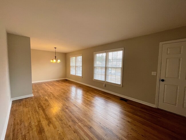 Photo - 615 Austin Dr NW