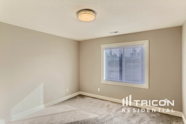 Photo - 16973 University Ave