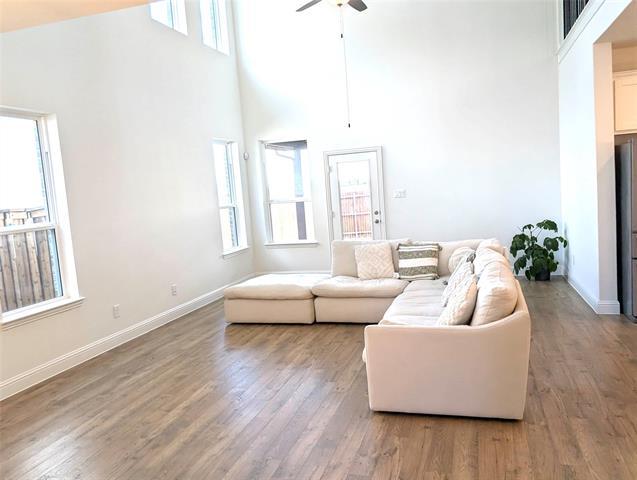 Photo - 716 Blakelys Wy