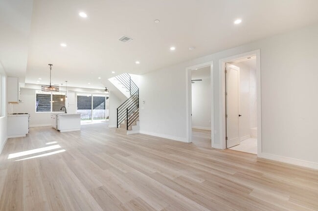 Photo - 10754 Nassau Ave