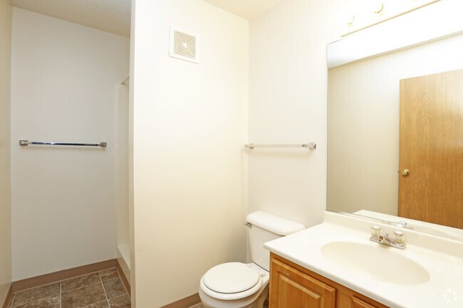 3BR, 2BA - 1,092 SF - Bathroom