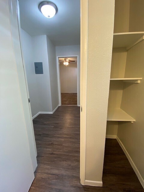 TUSTIN ARMS APARTMENTS