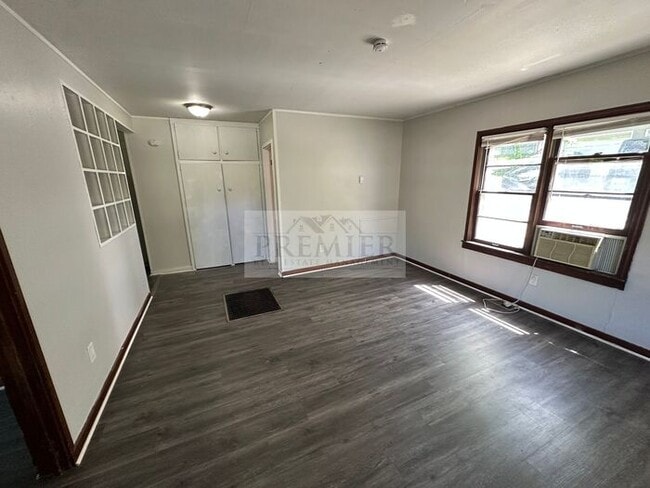 Photo - 1 bd/1 ba -1017 S Glenwood Dr #A, Independence, MO 64053 DUPLEX - Rent $825 - FRONT OF Duplex