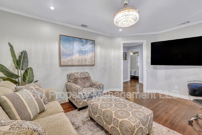 Photo - 1305 E 32nd St