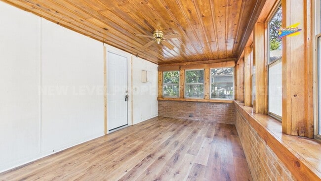 Photo - 323 N Elizabeth St