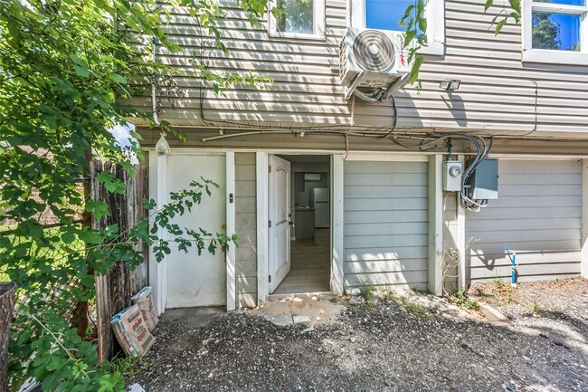 Photo - 213 Caplin St