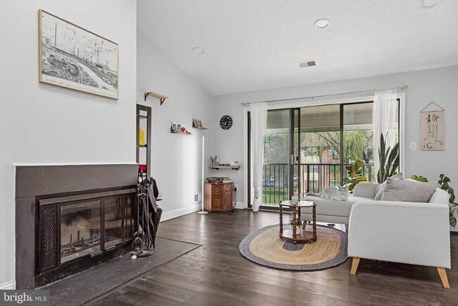 Photo - 11 Poillon Ct