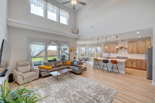 Photo - 317 Rock Knl St