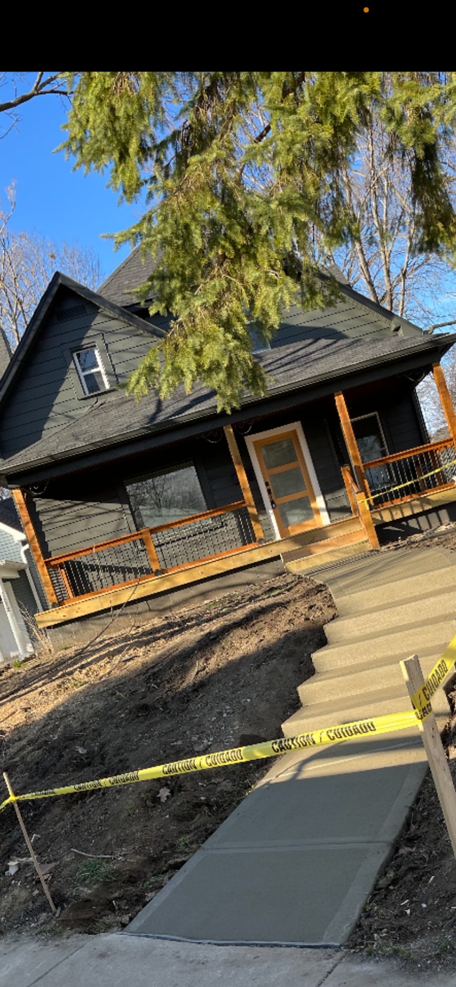 Photo - 1826 Commerce Ave