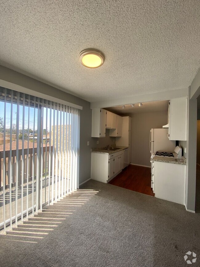 Building Photo - 11771 Unit Trask #C2 (middle garage) Rental