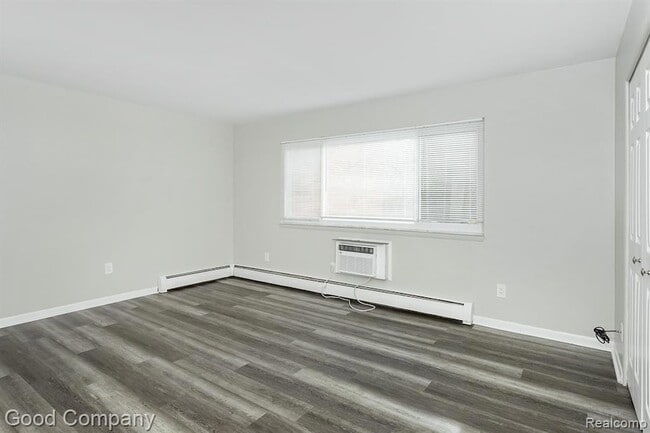 Photo - 525 Fairbrook St Unit 106