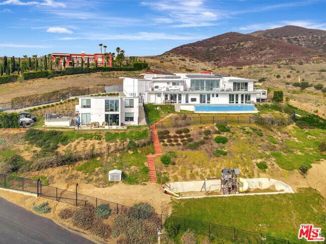 Building Photo - 28405 Via Acero Rental
