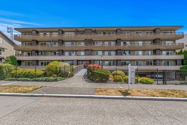 Building Photo - Large Freshly Remodeled and AIR CONDITIONE... Rental