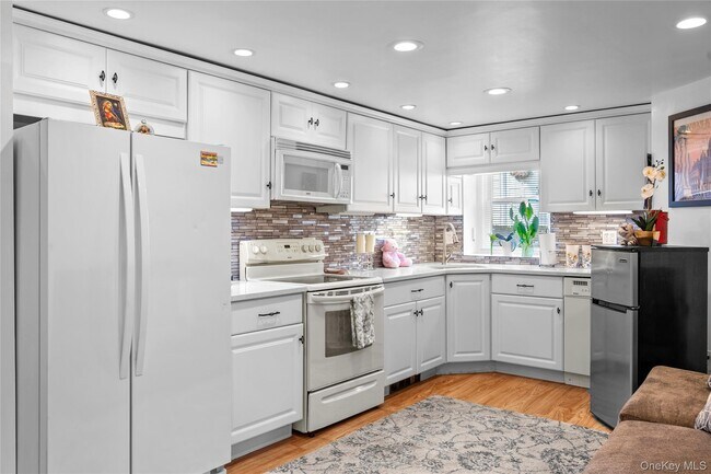 Photo - 46 N High St Unit G