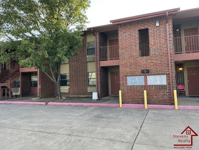 Photo - 1912 SW D Ave