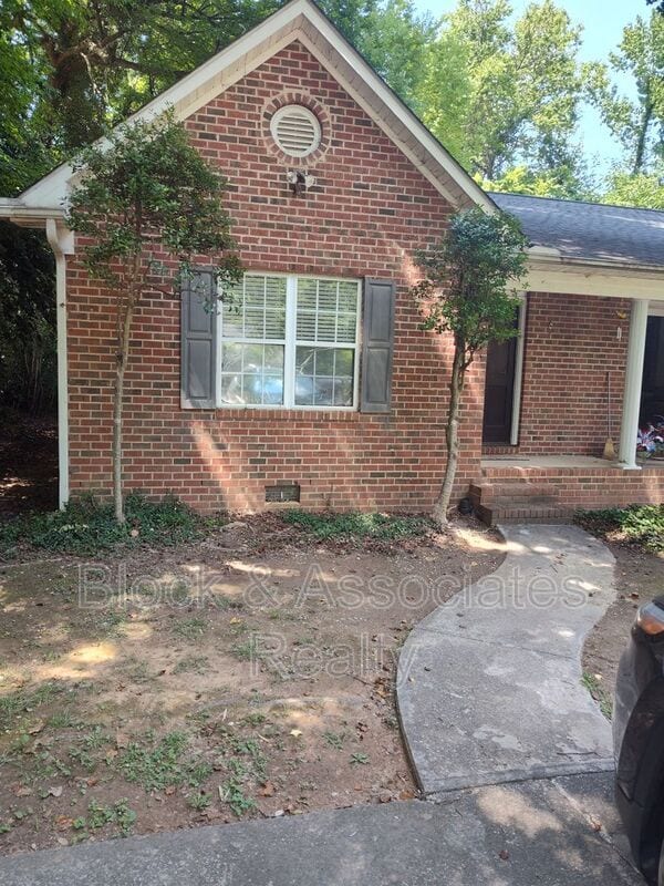Building Photo - 1228 Winslow Ave