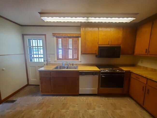 Photo - 801 Glensford Dr