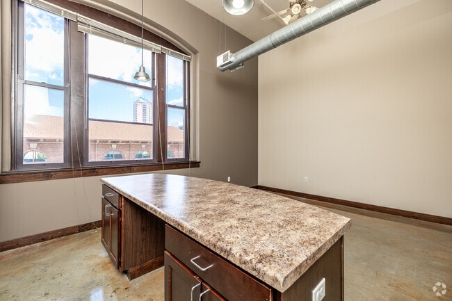 1 habitación, 1 baño - 740 pies cuadrados - Sala de estar - Rumely Lofts