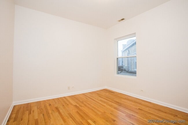 Bedroom - 3906 W Belmont Ave Unit #2