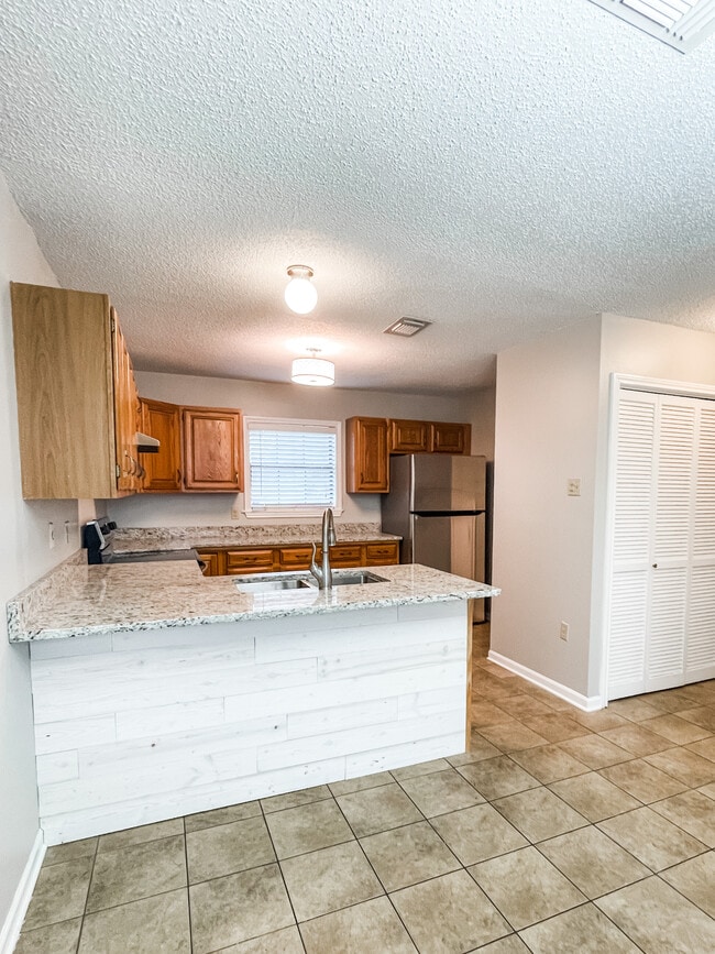 Photo - 219 N French Quarter Dr