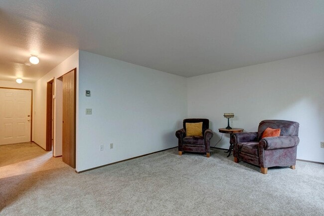 Photo - 0852-325 NE Kettle St #107 Unit 107