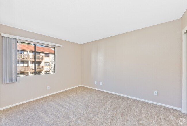 2BR, 2BA - 722SF - Bedroom
