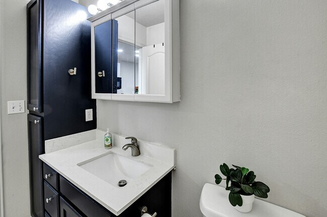 Photo - 2112 Dakota Ave