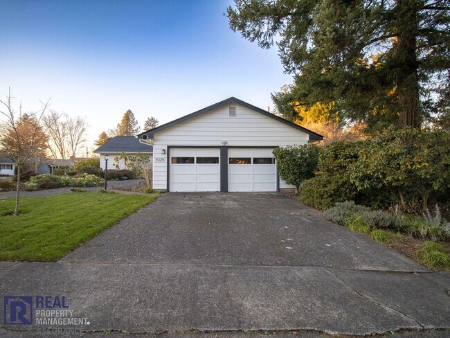 Photo - Charming 4 bedroom Rambler!