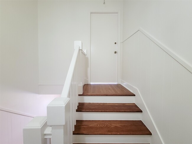 Photo - 1728 Hawthorne St Unit 2