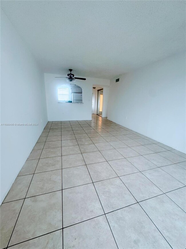 Photo - 8220 Sunrise Lakes Blvd Condominio Unidad 307