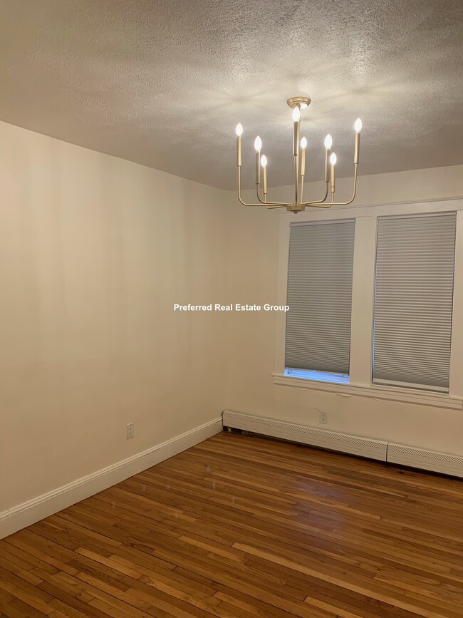 Photo - 25 Lawrence Ave