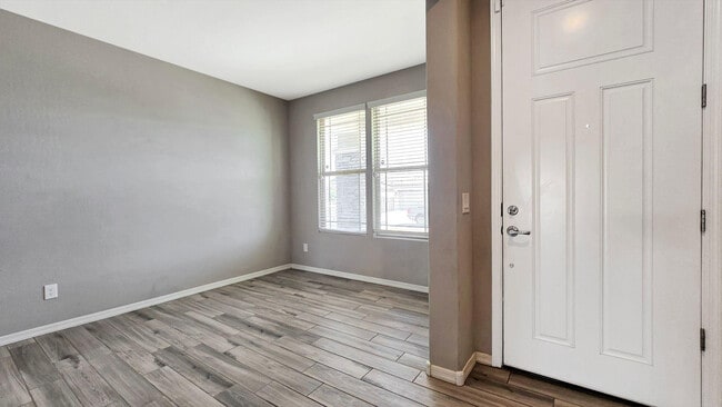 Photo - 17156 W Lincoln St