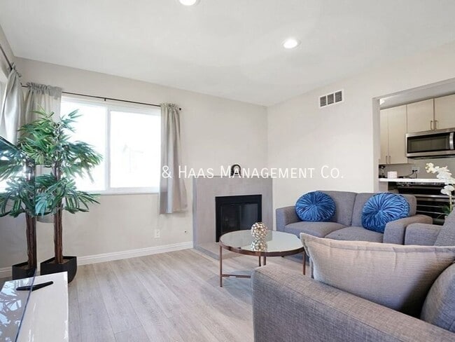 Photo - 17071 Oak Ln Unit #A