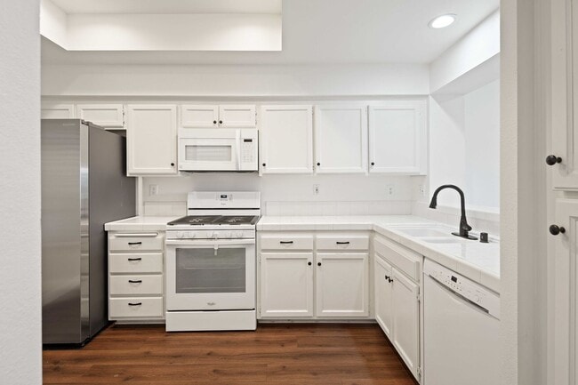 Photo - Gorgeous 2 Story Townhome in Valencia!