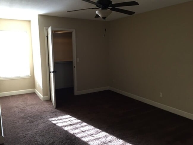 Photo - 2-bedroom, 2 bath Townhome with one car garage!