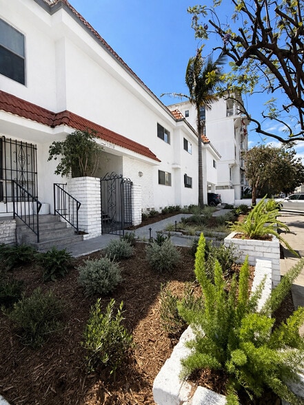 Wellesley Apts. Entrance