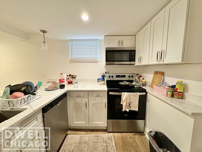 Building Photo - 5800 N Richmond St Unit 5805-G Garden 2 Bed Rental
