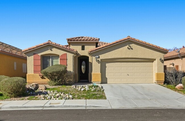 Building Photo - Single Story Stunner in Silverado Ranch!