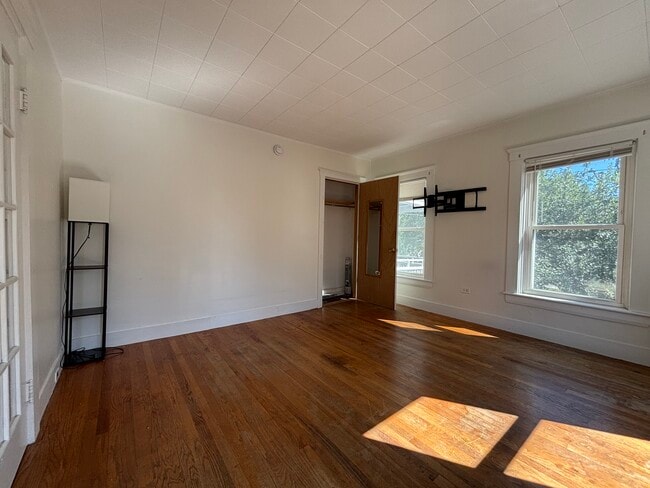 51 S Main St Unit 2