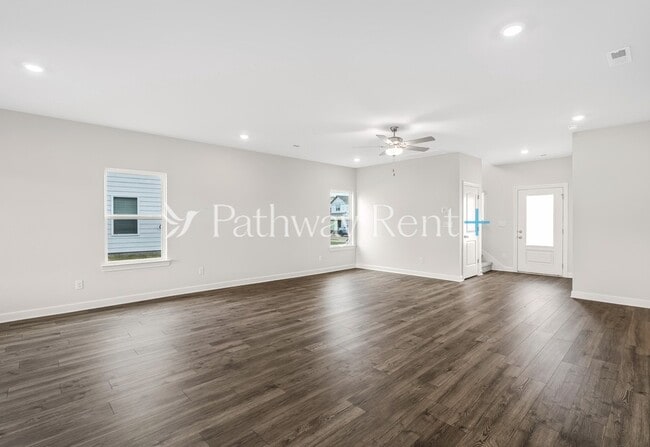 Photo - 2411 Nabali Wy