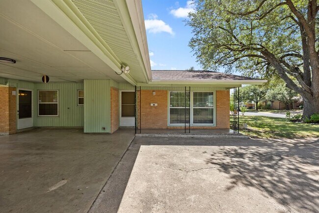 Photo - 1702 Ridgemont Dr