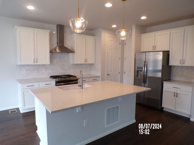 Building Photo - Stunning Home in Castle Rock 4Bedrooms 3.5 Bathrooms!